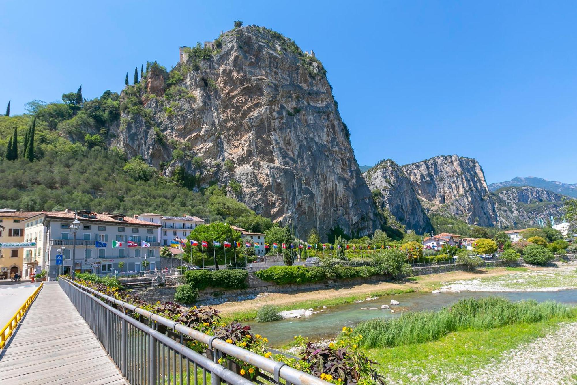 The Rock View - Happy Rentals Арко Экстерьер фото