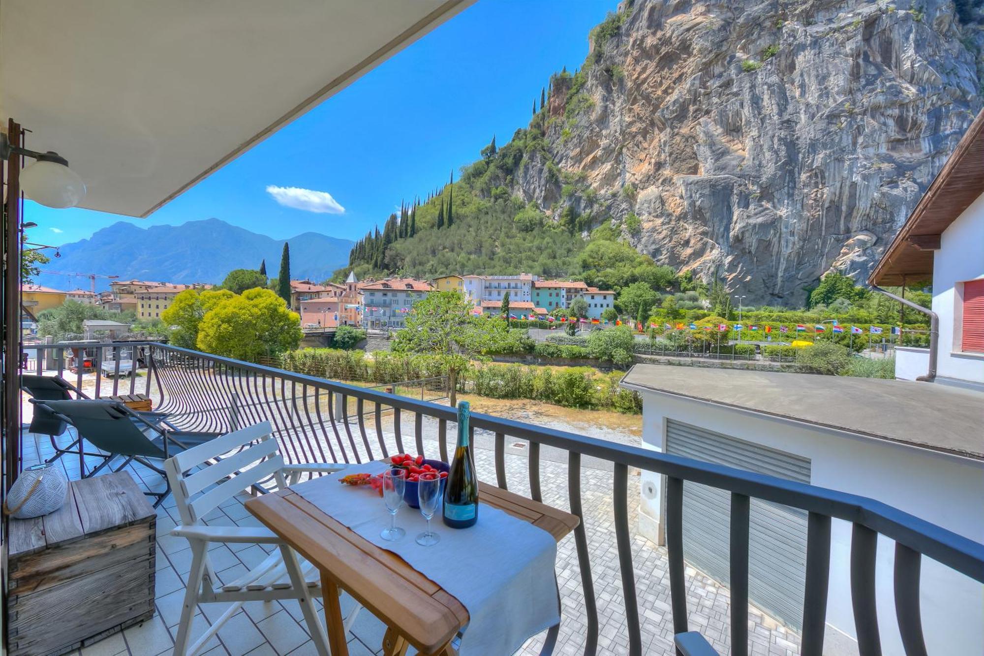 The Rock View - Happy Rentals Арко Экстерьер фото